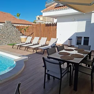 https://fantstica-villa-reformada-con-piscina-privada.in-canary-islands.com